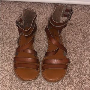 AE brown leather sandals